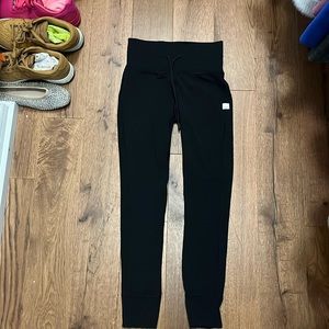 Vuori Daily Leggings in Small NWOT